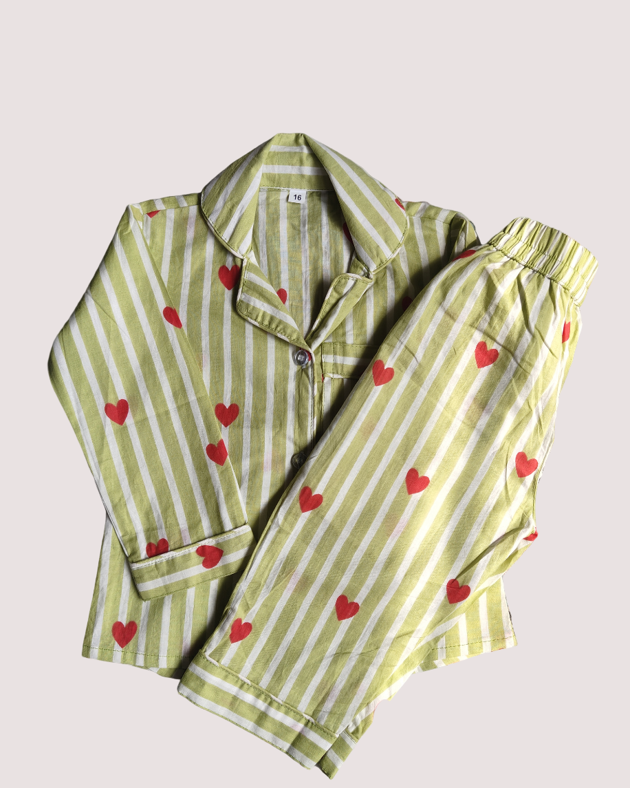 SnugBug Unisex Kids Pure Cotton Full Sleeve Heart Printed Light Weight Night Suit Set