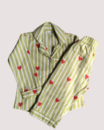 SnugBug Unisex Kids Pure Cotton Full Sleeve Heart Printed Light Weight Night Suit Set