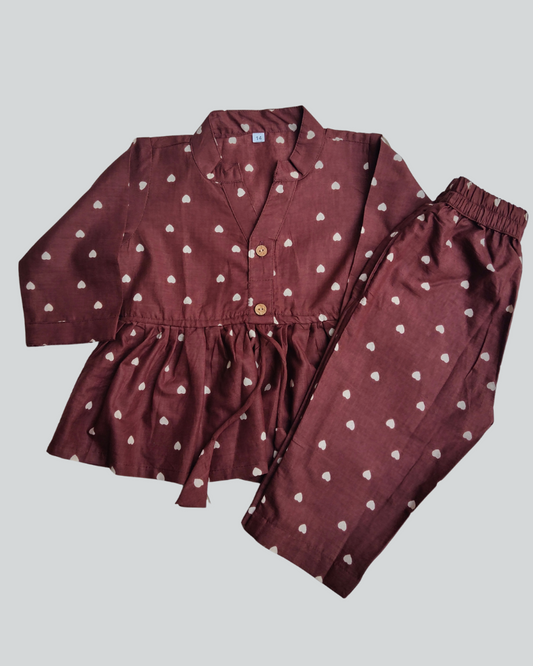 SnugBug Brown Girls Heart Printed three-fourth Girls Cotton Co-ord Set 